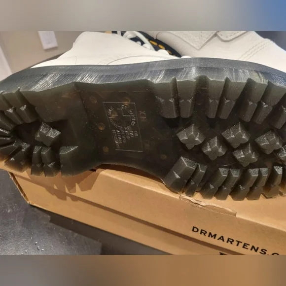 Dr. Martens NEW White SINCLAIR Boots ( US SIZE 9 ) - Picture 2 of 6